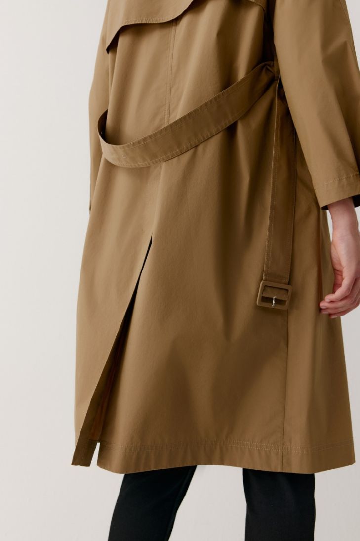 Long trench coat with notched lapels