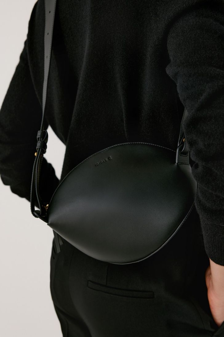 Sling leather shoulder bag