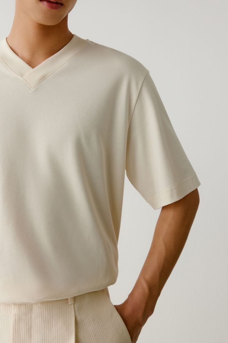 V-neck short-sleeved t-shirt
