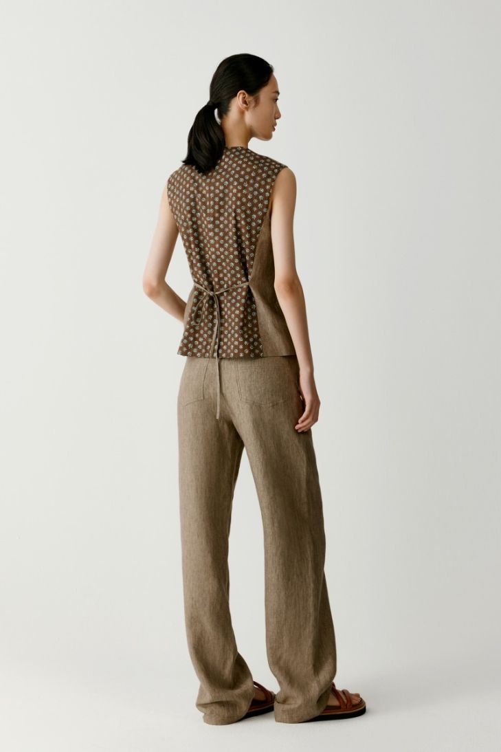 Buttoned linen and cotton waistcoat