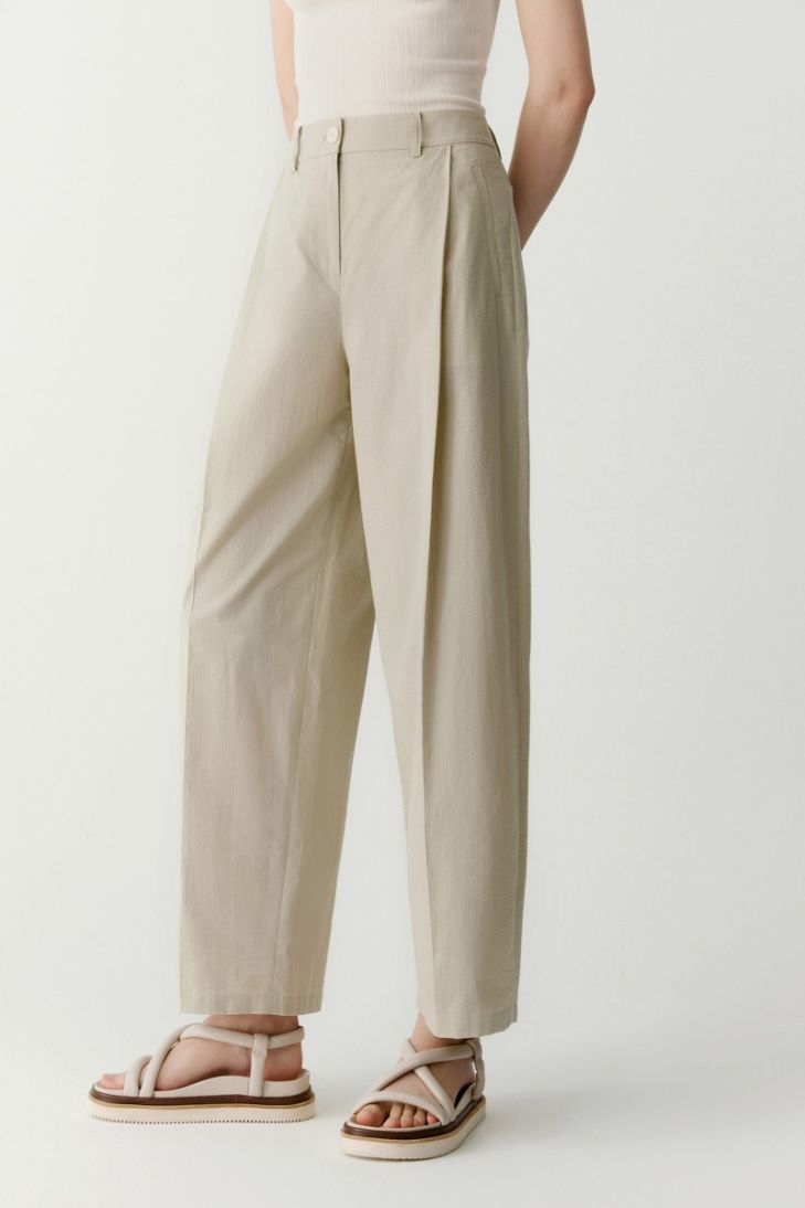 Pleated cotton seersucker trousers