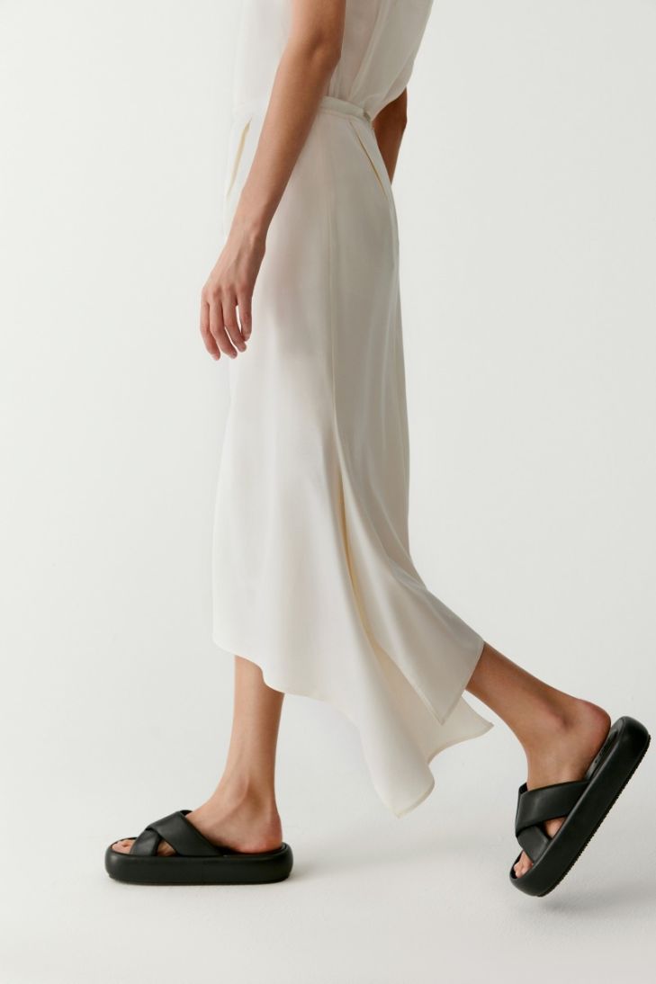 Asymmetrical stretch wool twill skirt