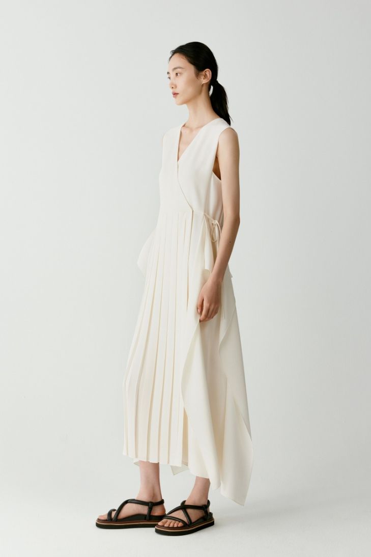 Sleeveless silk long dress