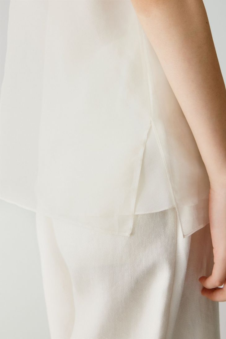 Sleeveless silk organza blouse