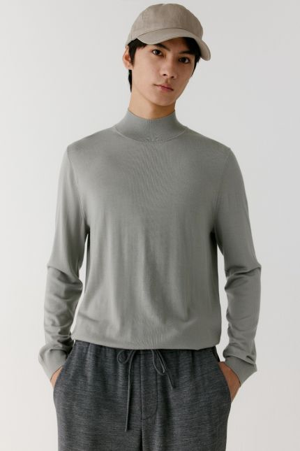 Fine wool stand-up collar sweater