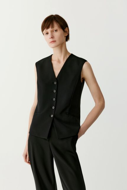 Fitted silk crepe waistcoat