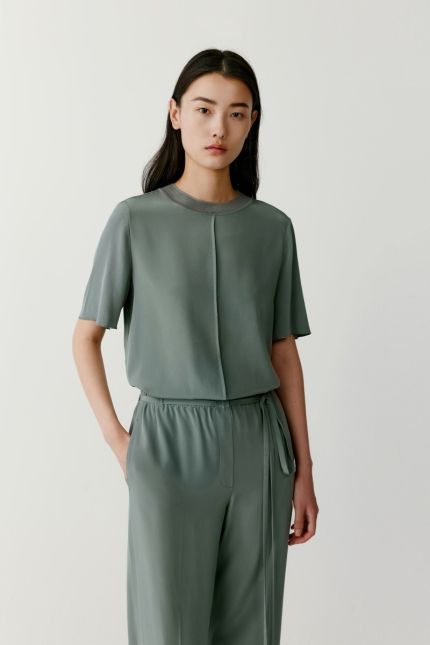 Short-sleeved silk crepe blouse