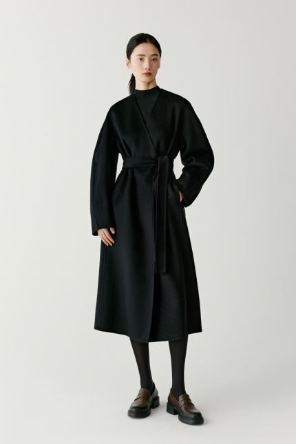 Collarless double face wool and silk coat