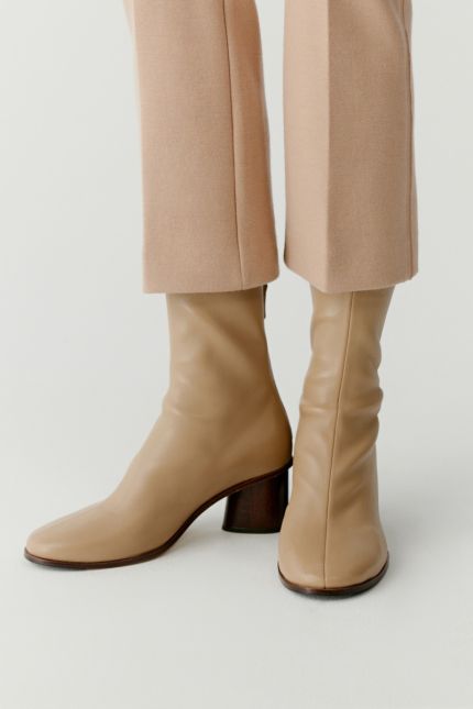 Seed stretch leather boots