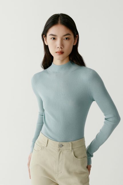 Stand-up collar seamless ribbed wool jumper