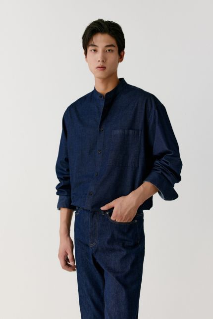 Loose-fit stand-up collar shirt