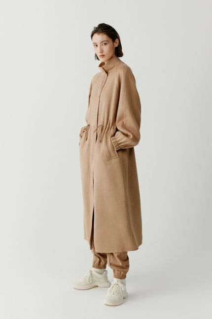 Double face camel wool coat with raglan sleeves