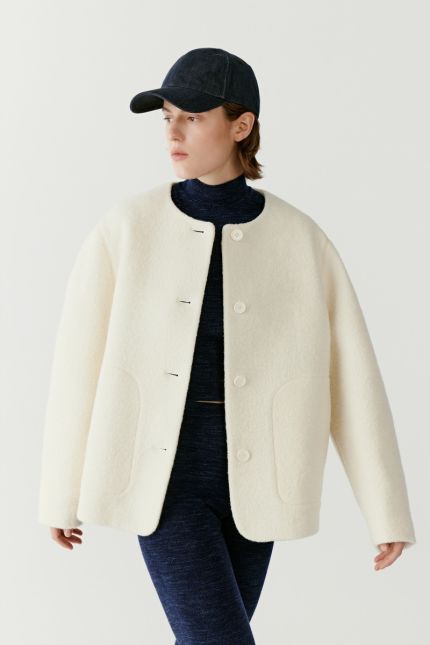 Manteau droit en laine bouclée