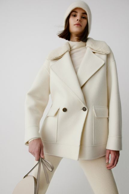 Cropped double-breasted coat with a detachable collar