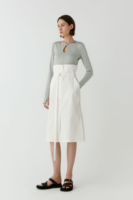 High-waisted flared skirt with an integrated belt