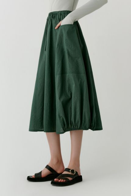 Mid-length flared skirt 