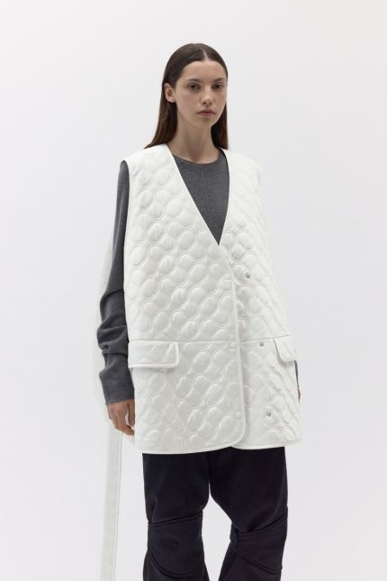 Sleeveless silk quilted jacket